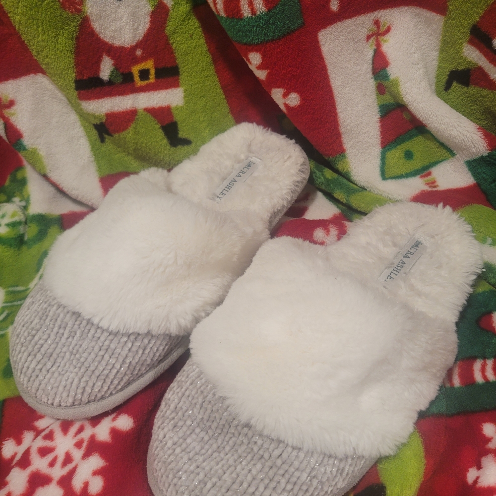 Laura Ashley White and Gray Women's Slippers